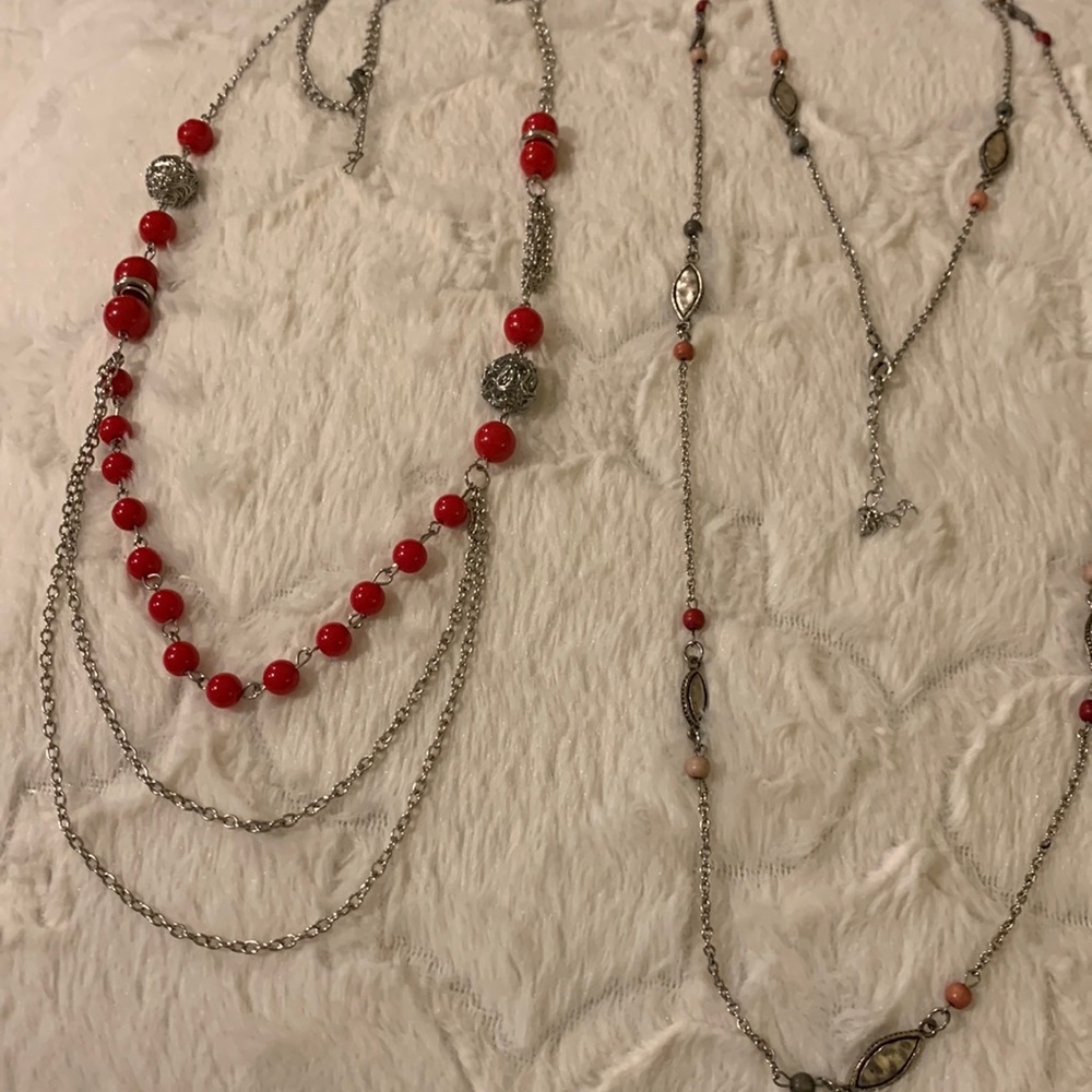 2 long necklaces with some beads.‎